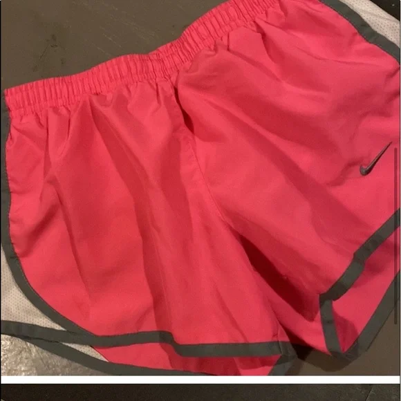 Nike hot pink girls athletic shorts size small! - Picture 6 of 7